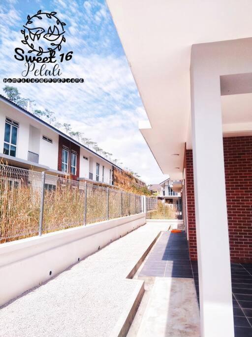 Sweet 16 Pelali Homestay Pengerang Kültér fotó