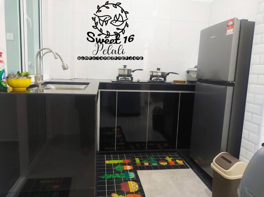 Sweet 16 Pelali Homestay Pengerang Kültér fotó